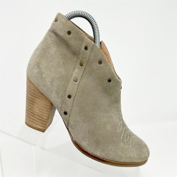 Ariat Unbridled Western Light Gray Suede Heeled Studded Ankle Boots Size 6 - Picture 1 of 11